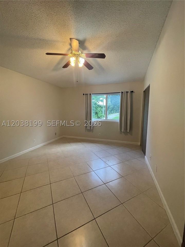 3100 Sw 50th St - Photo 6 of 16