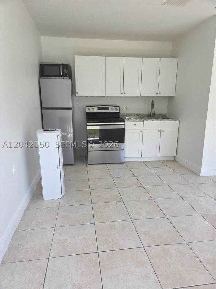 16 Allen Rd - Photo 2 of 10