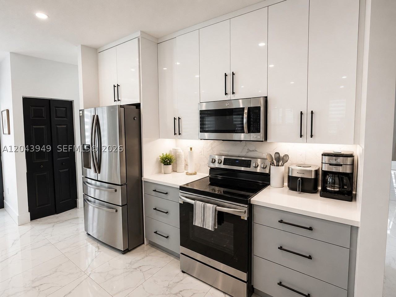 2855 Sw 177th Ter - Photo 6 of 29