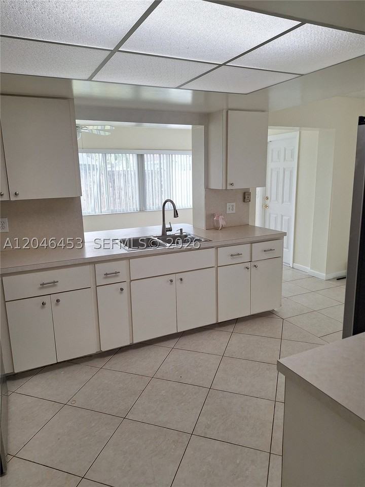 9410 Nw 24th Pl #9410 - Photo 5 of 12