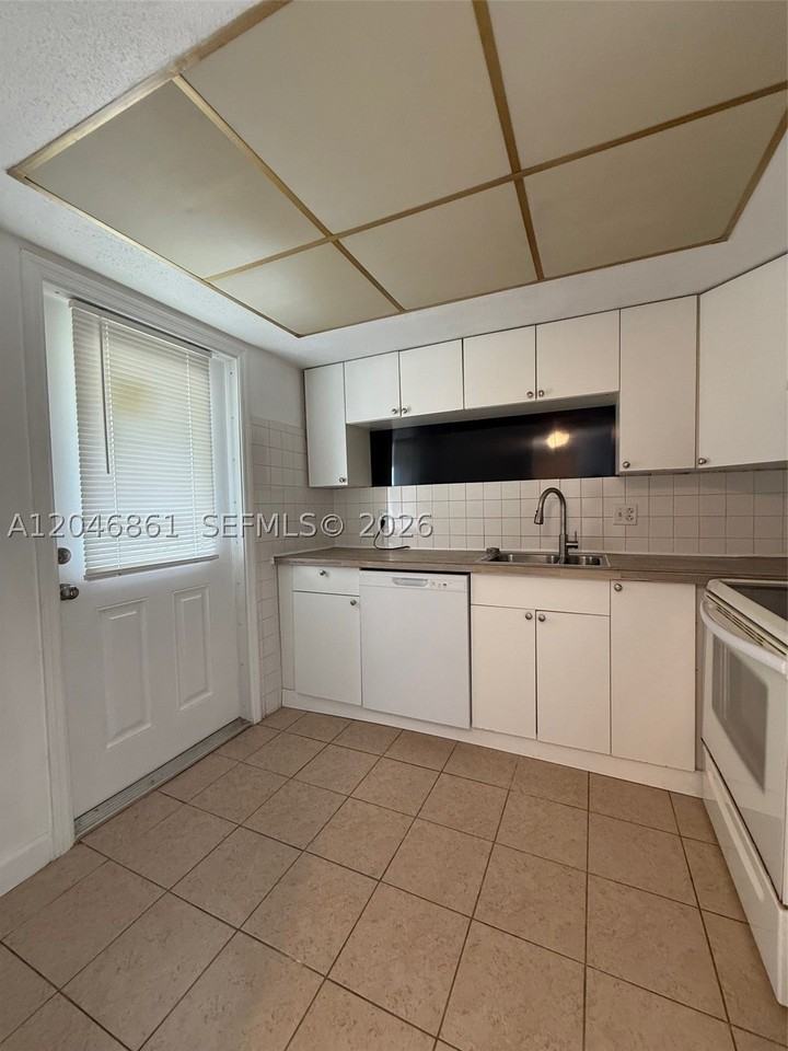 3300 Ne 10th Ter #53
