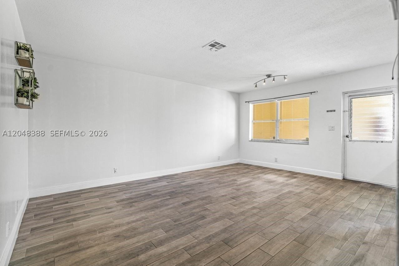 260 Nw 19th St #26 - Photo 5 of 11