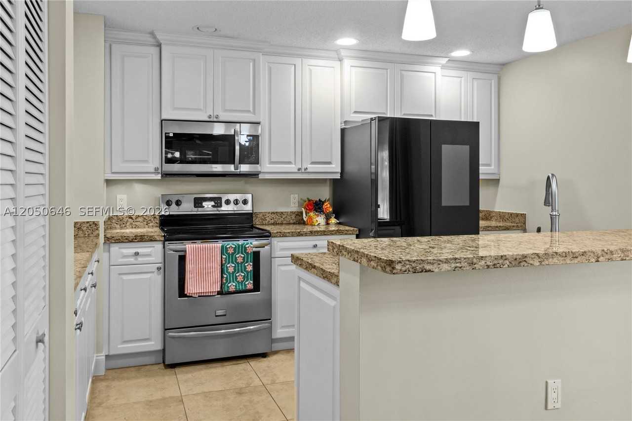 6885 Nw 75th Pl #6885 - Photo 5 of 45