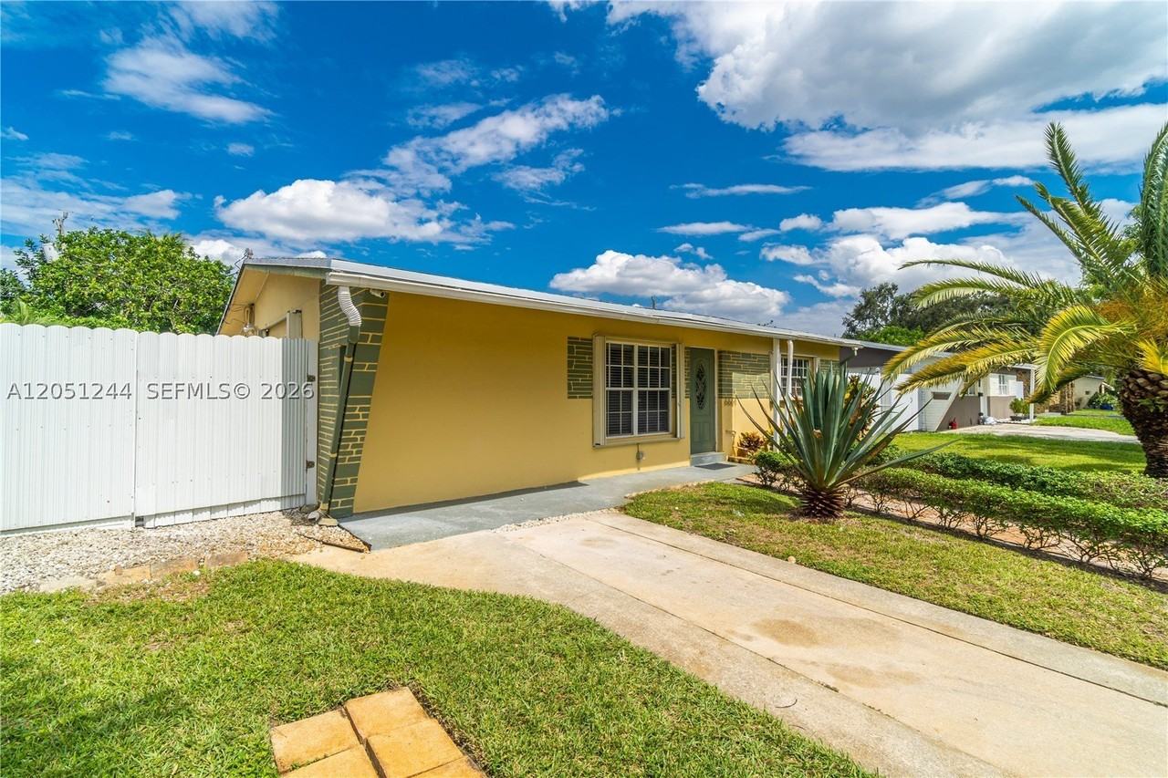 6661 Greene St - Photo 2 of 33