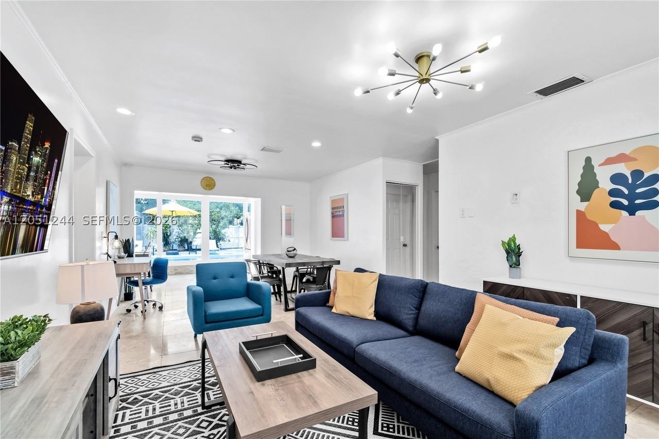 6661 Greene St - Photo 4 of 33