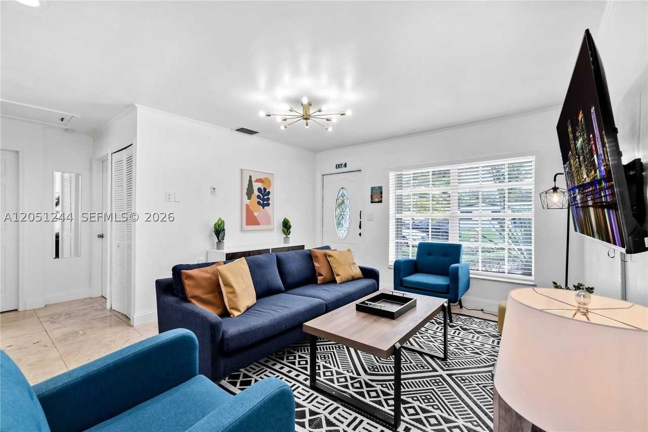 6661 Greene St - Photo 5 of 33