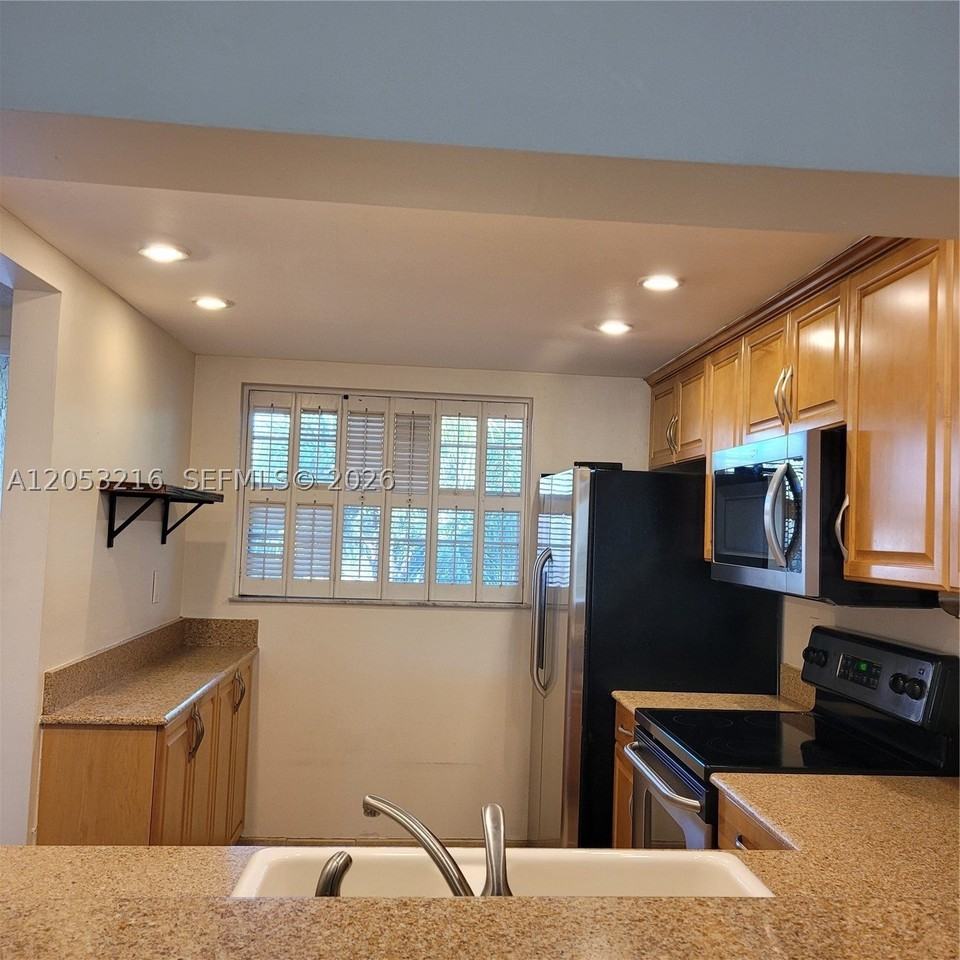 1811 Sabal Palm Dr #306 - Photo 7 of 9