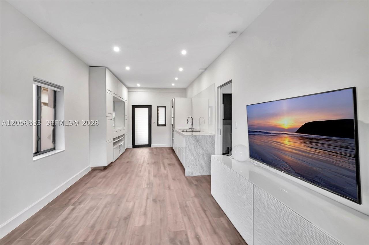 2198 Ne 183rd St - Photo 6 of 13
