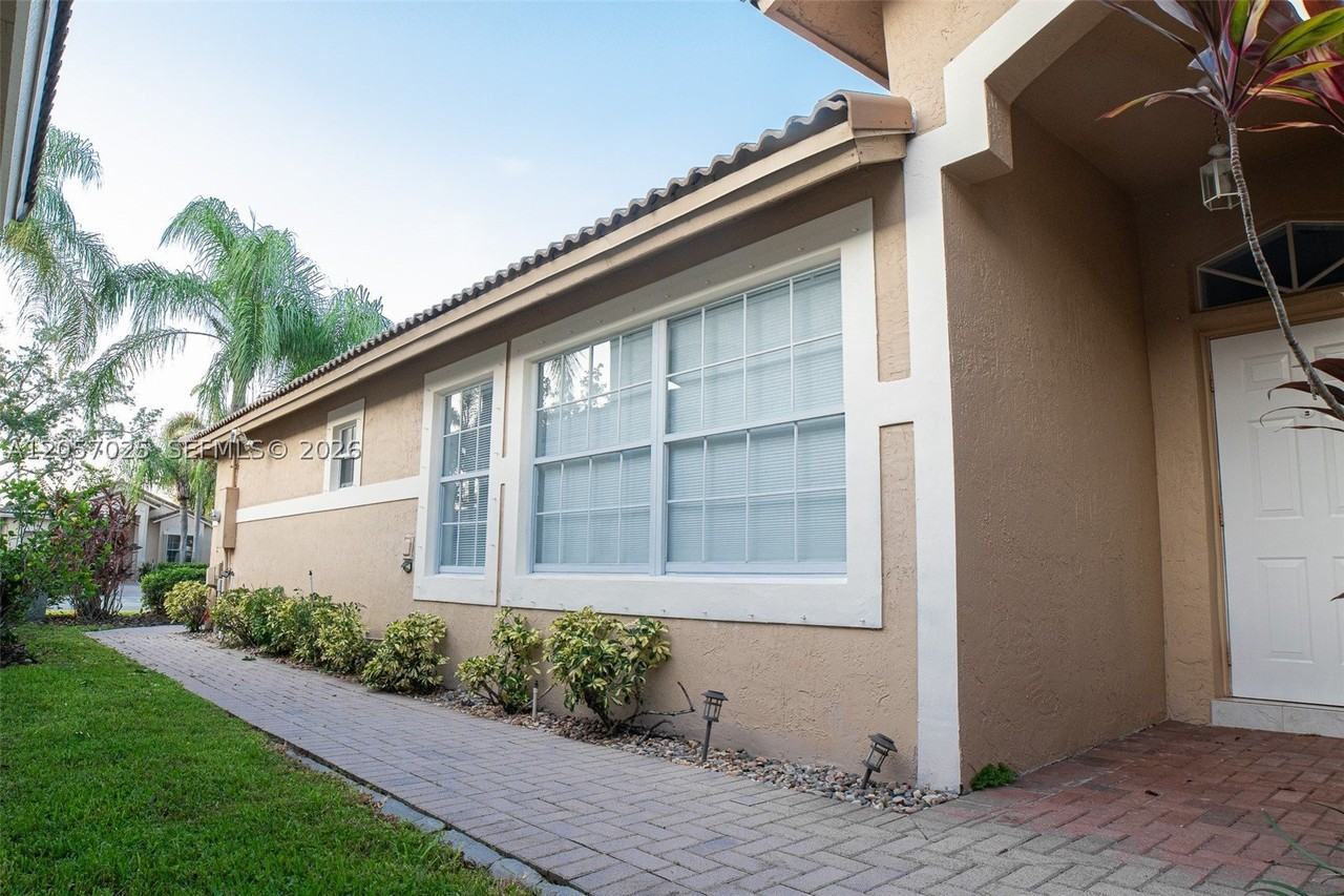 16410 Sapphire Bnd - Photo 5 of 23