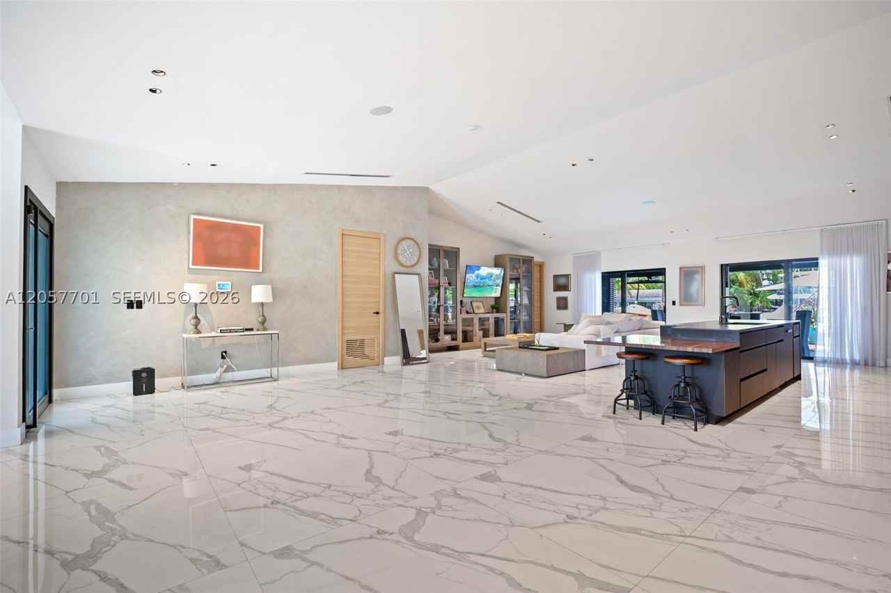 16431 Ne 34th Ave - Photo 5 of 50