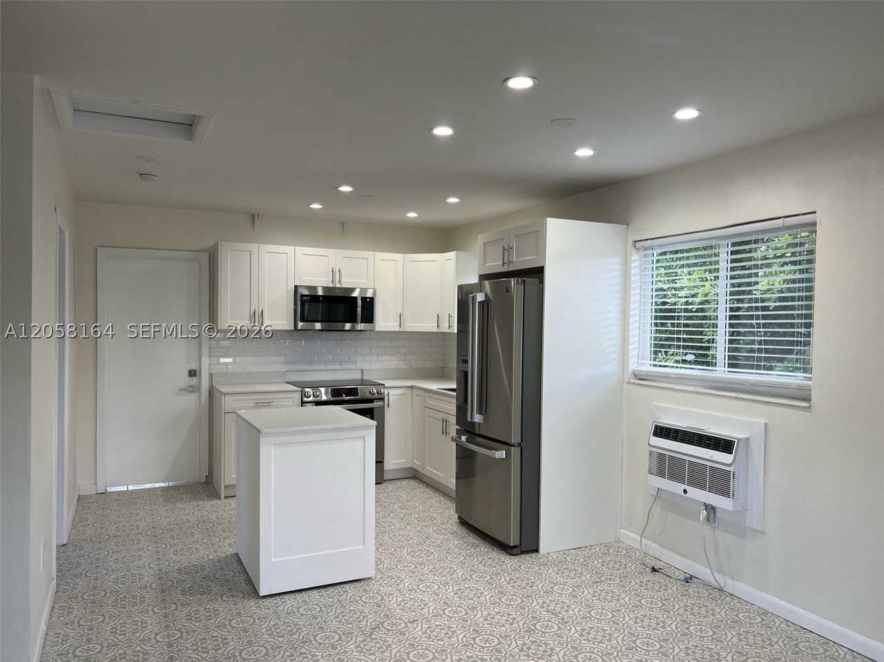 1120 Ne 81st St #1 - Photo 4 of 21