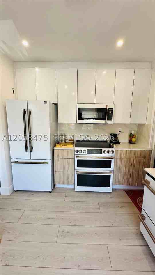 1668 Sw 20th St #1 - Photo 2 of 50