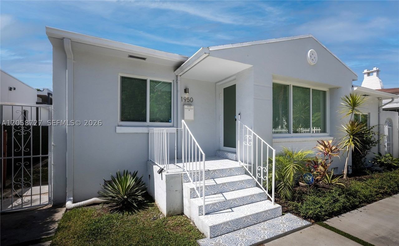 1950 Sw 13th St - Photo 4 of 38
