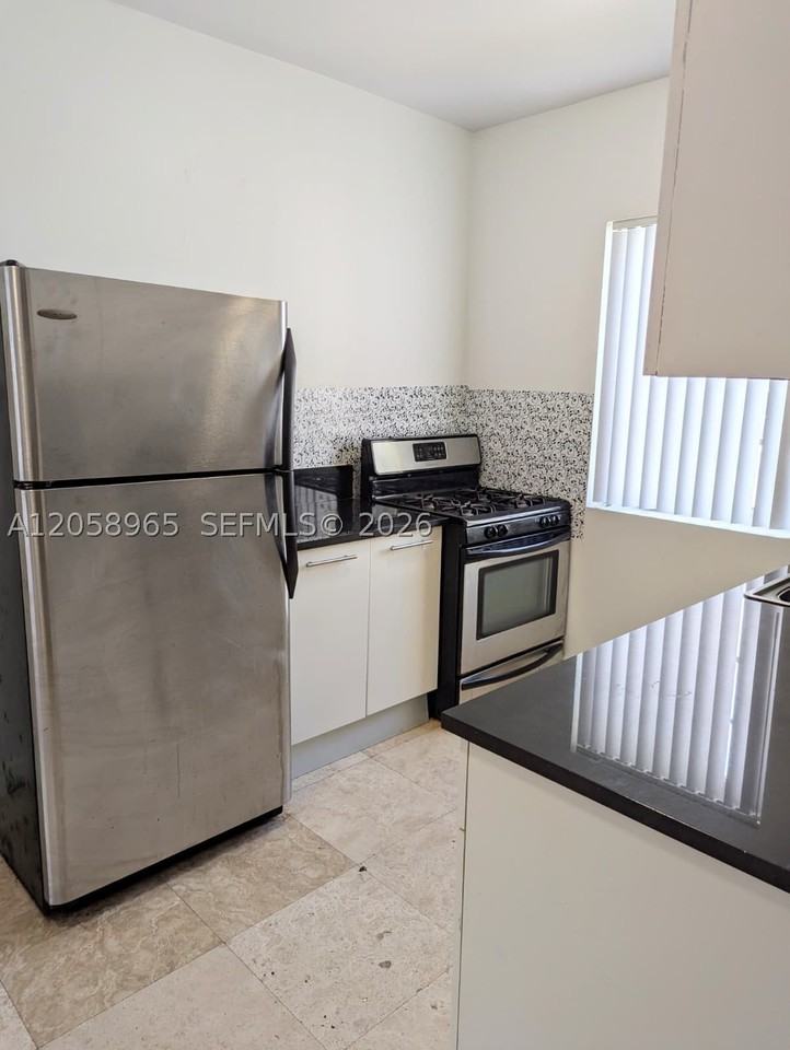 1932 Michigan Ave #5 - Photo 4 of 11