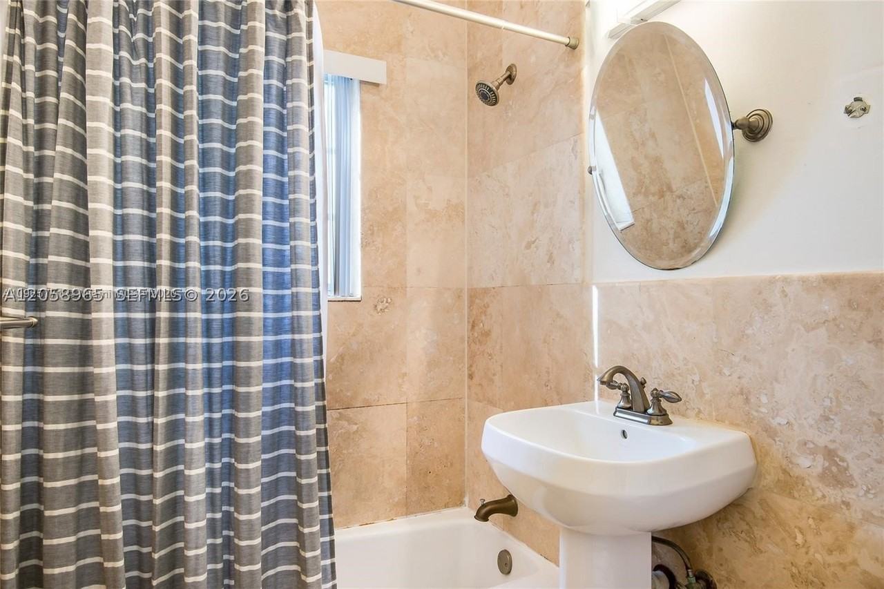 1932 Michigan Ave #5 - Photo 5 of 11