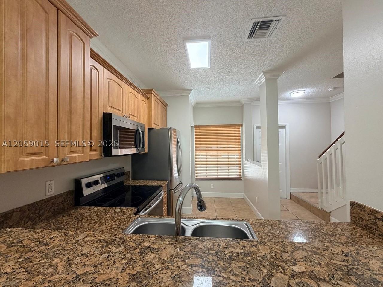 752 Sw 122nd Ter - Photo 4 of 12