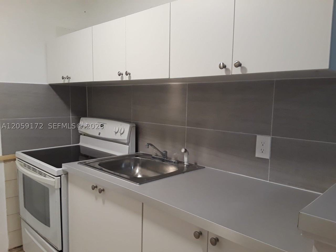 5647 Hayes St #A - Photo 5 of 13