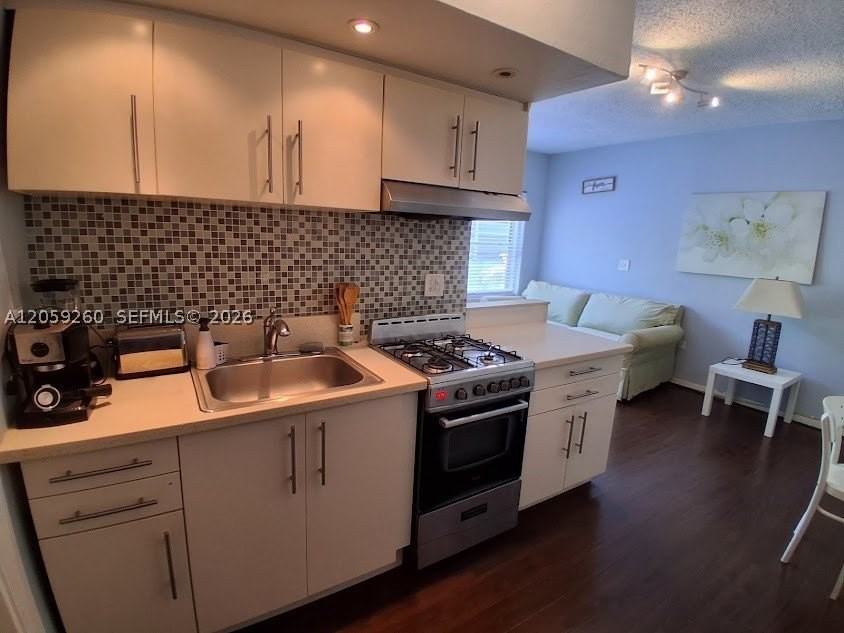 1555 Pennsylvania Ave #203 - Photo 6 of 17