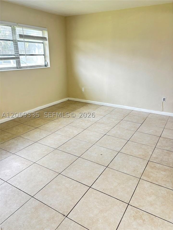 7410 Sw 82nd St #K103 - Photo 4 of 5