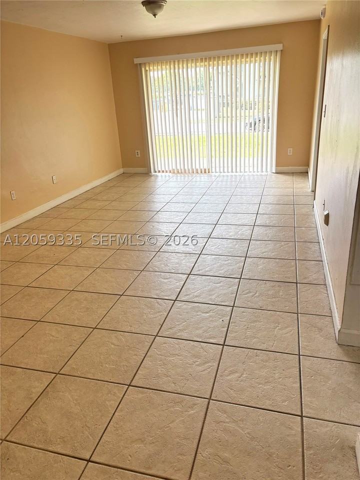 7410 Sw 82nd St #K103 - Photo 5 of 5