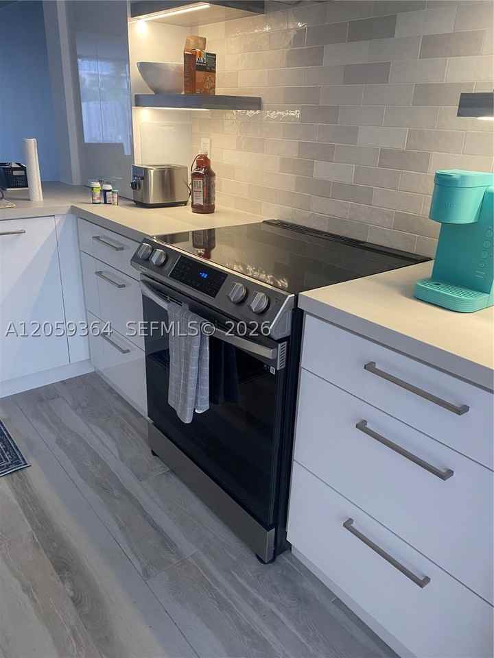 613 Ne 26th Ave #613 - Photo 4 of 25