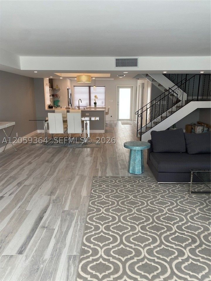613 Ne 26th Ave #613 - Photo 6 of 25