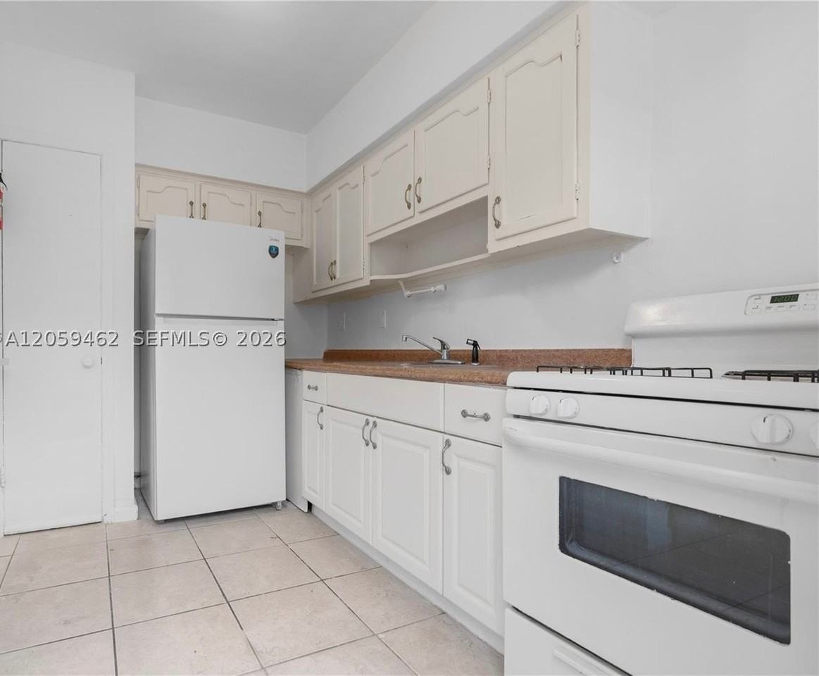 744 85th St #3 - Photo 3 of 40