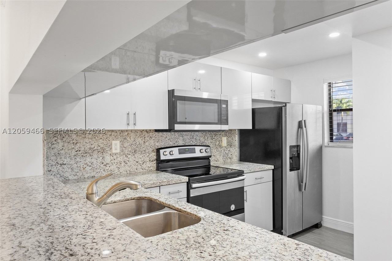 10145 Nw 9th Street Cir #101 - Photo 4 of 20