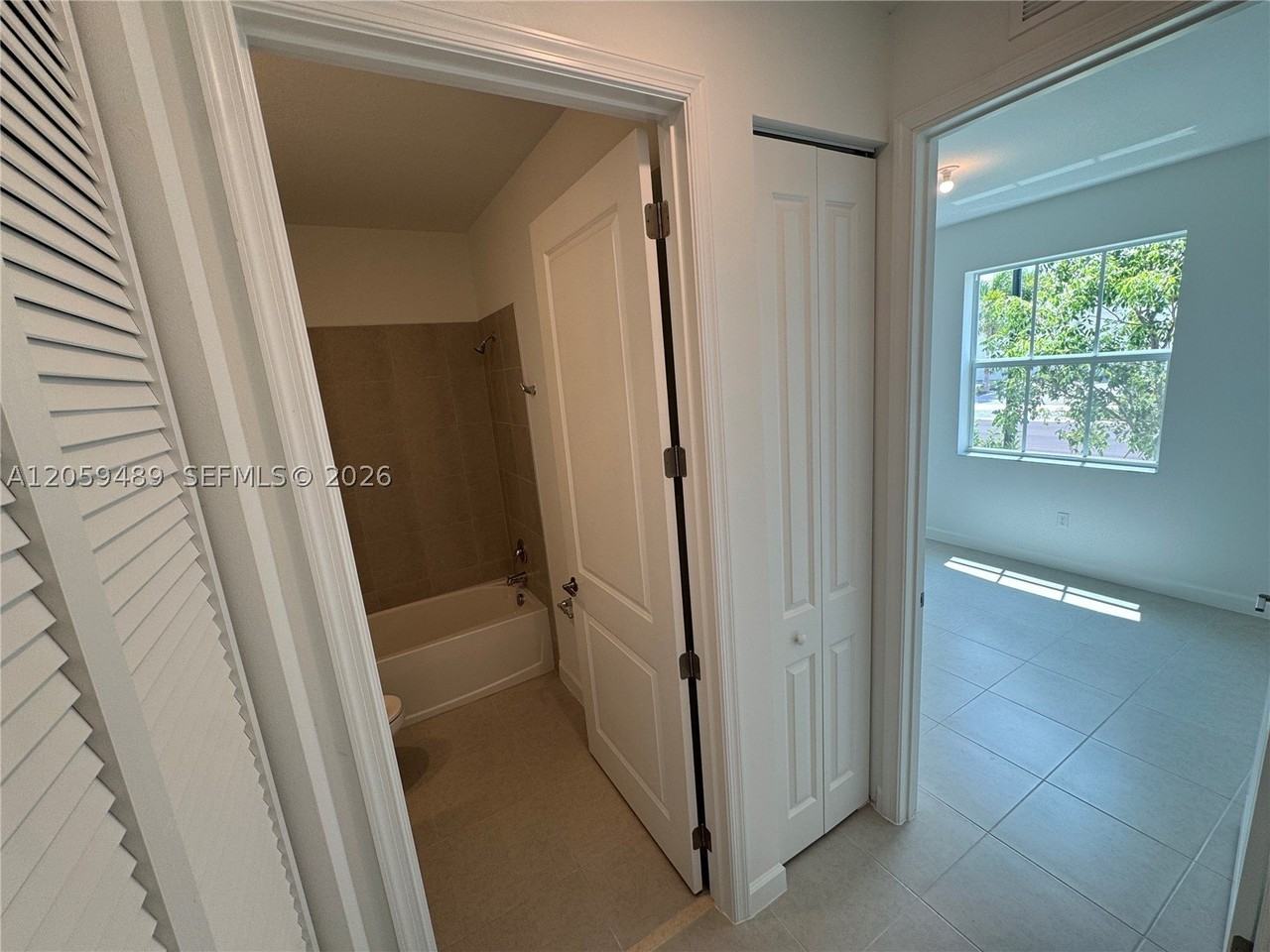 13664 Jubilee Ln - Photo 5 of 50