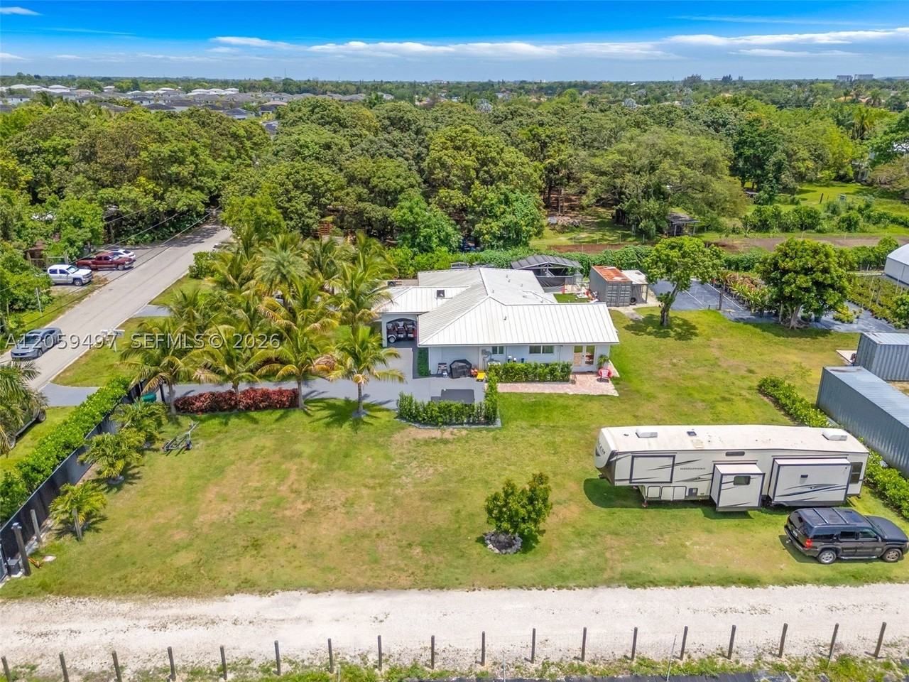 13770 Sw 192nd St - Photo 2 of 27