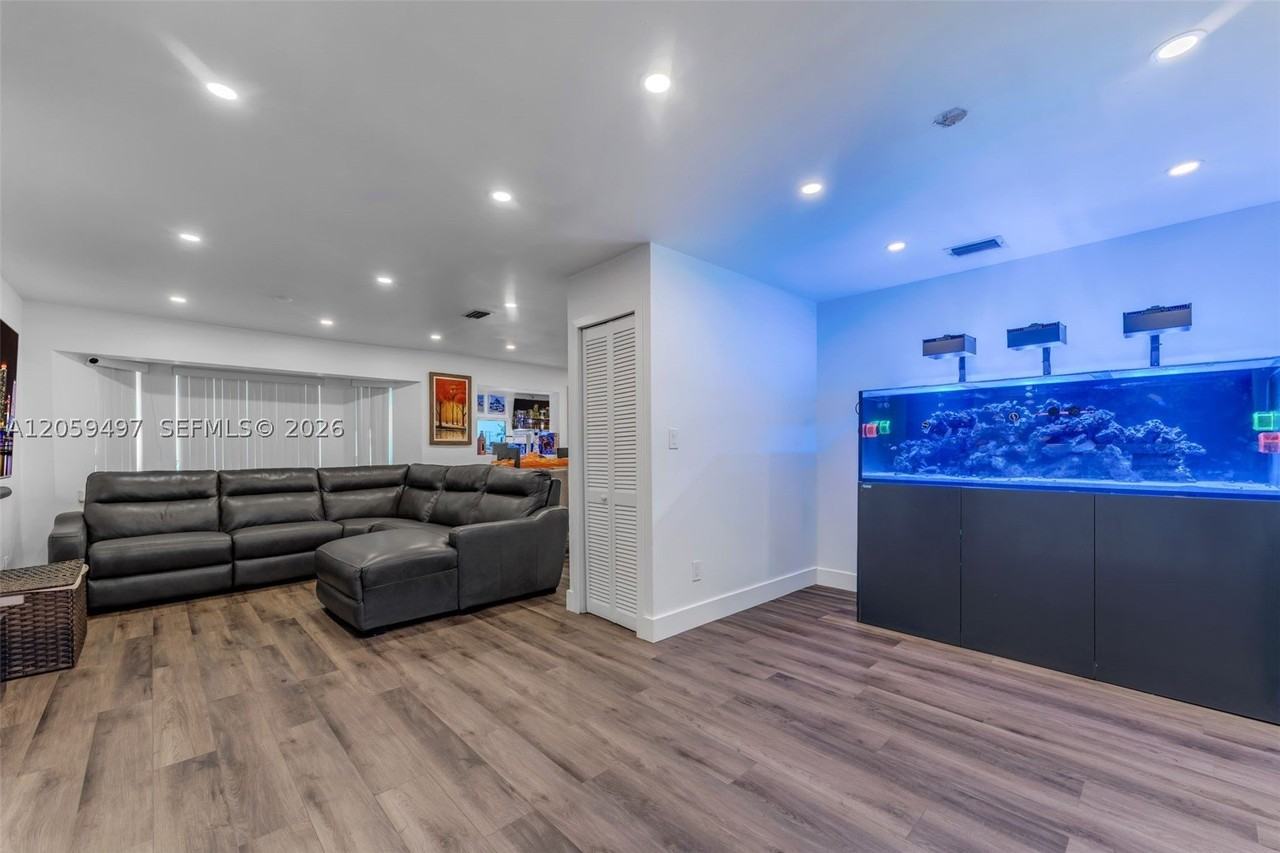 13770 Sw 192nd St - Photo 5 of 27