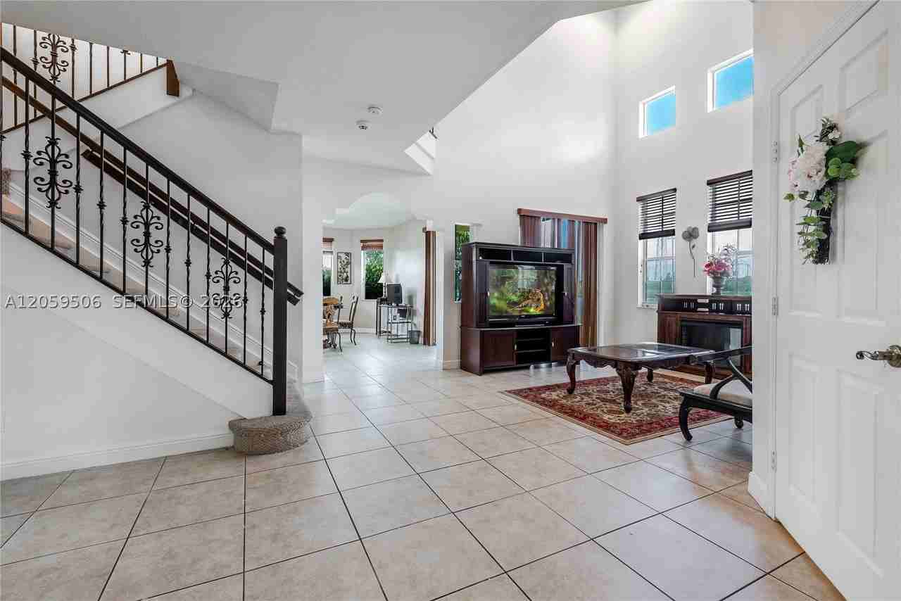 5271 Sw 141st Ter - Photo 4 of 42