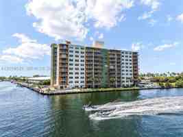 featured image of 2900 Ne 30th St #F7