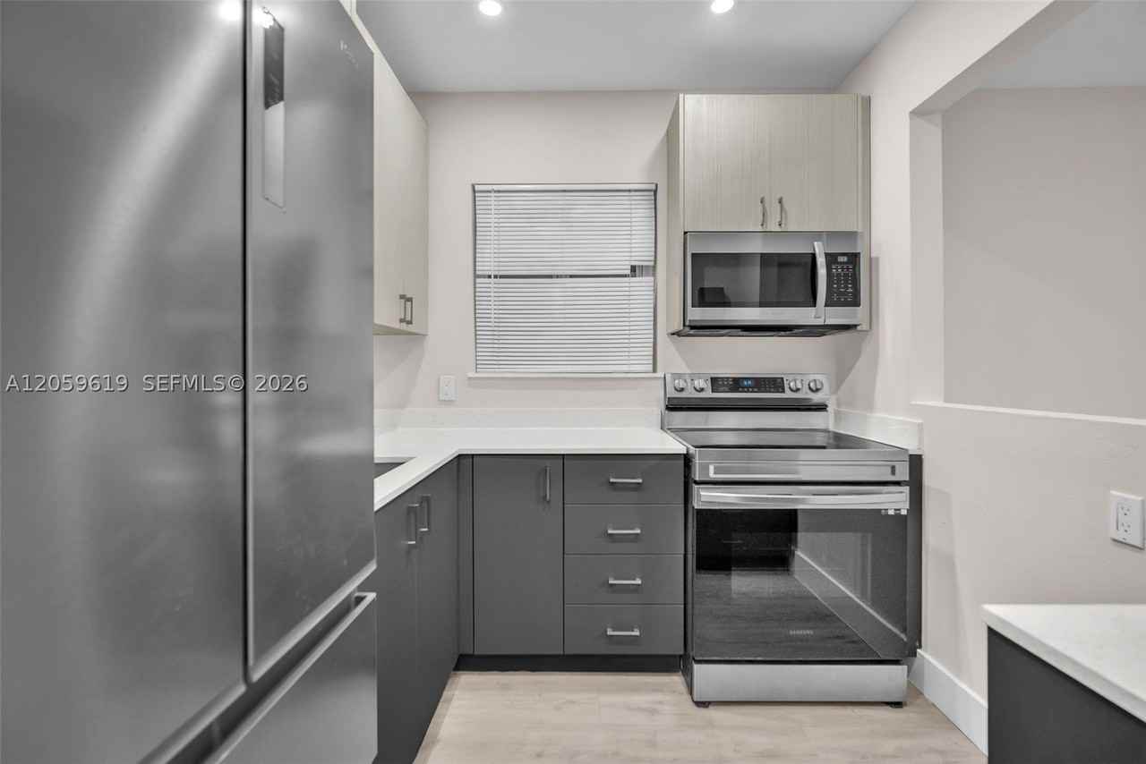 3030 Nw 16th St #1 - Photo 4 of 23