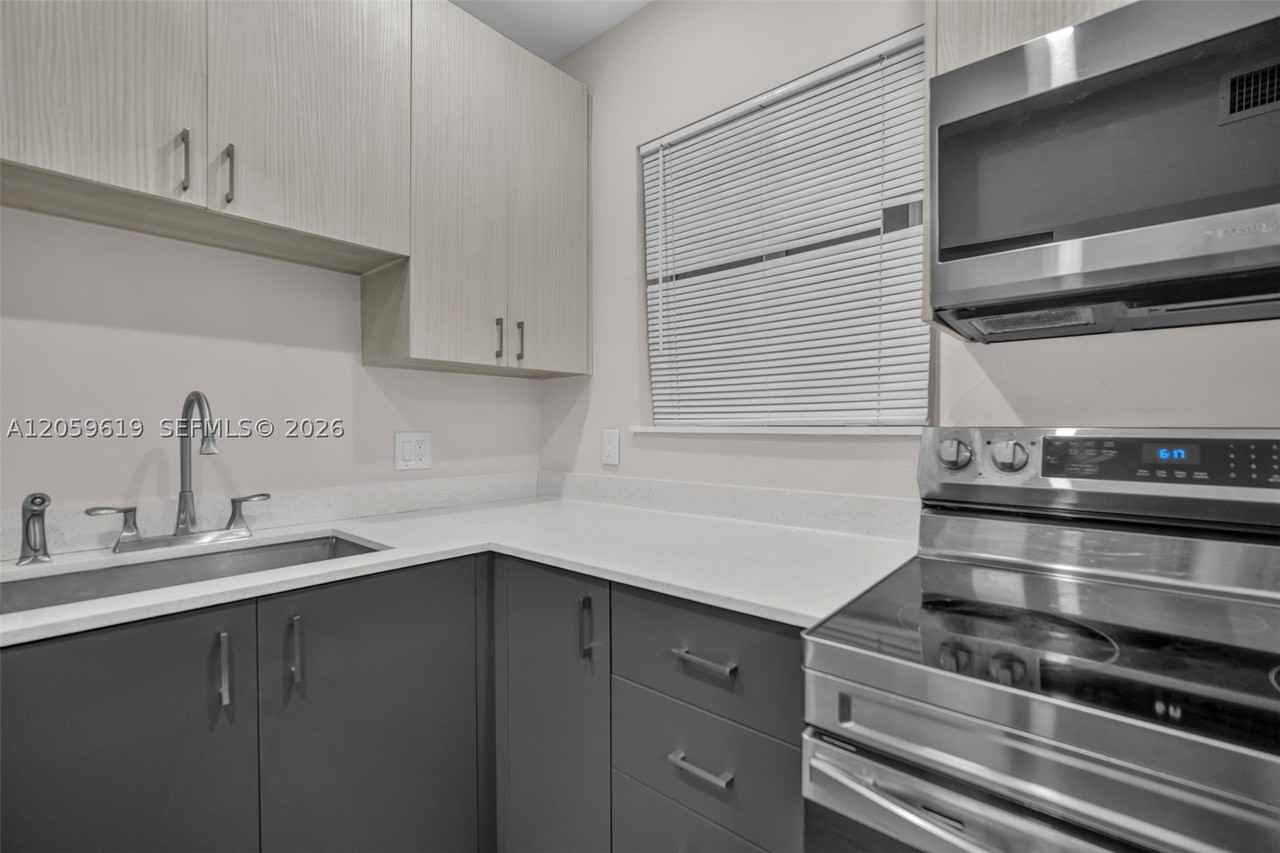 3030 Nw 16th St #1 - Photo 5 of 23
