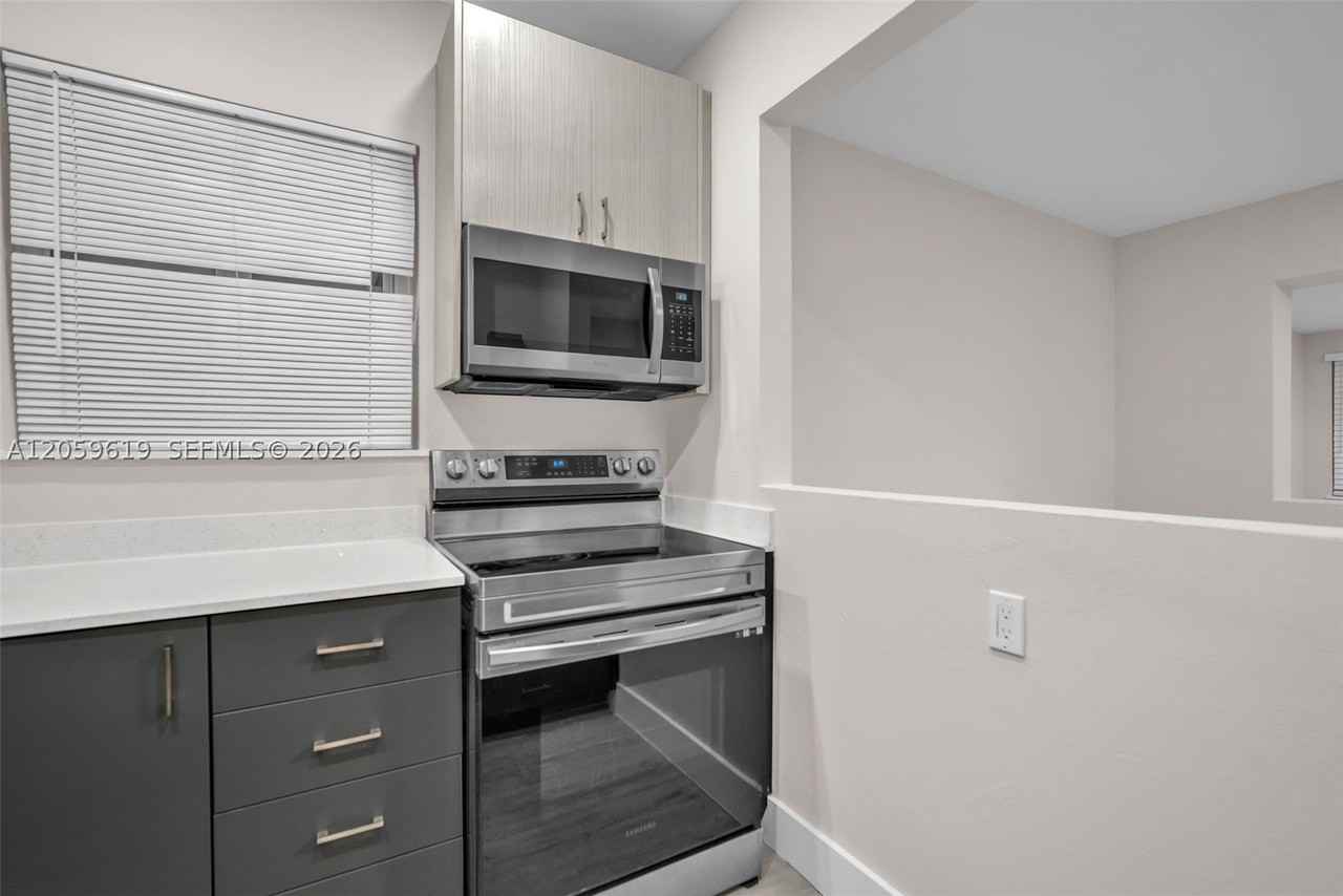 3030 Nw 16th St #1 - Photo 6 of 23