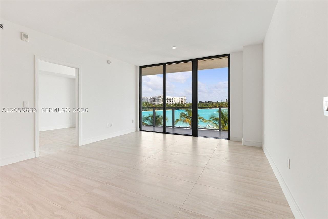 Laguna Cir #209 - Photo 4 of 38