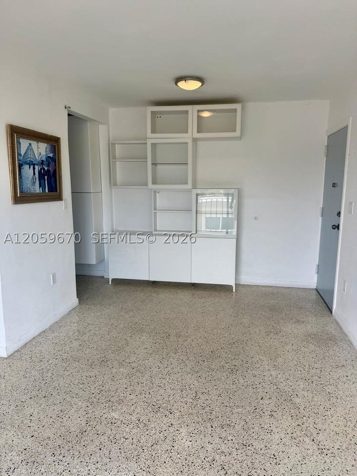 1736 Sw 19th St #404 - Photo 2 of 18