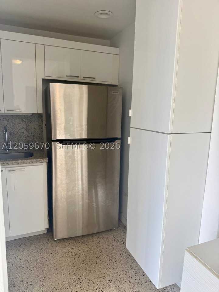 1736 Sw 19th St #404 - Photo 3 of 18