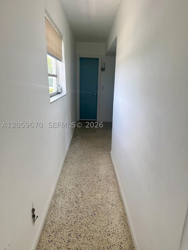 1736 Sw 19th St #404 - Photo 5 of 18