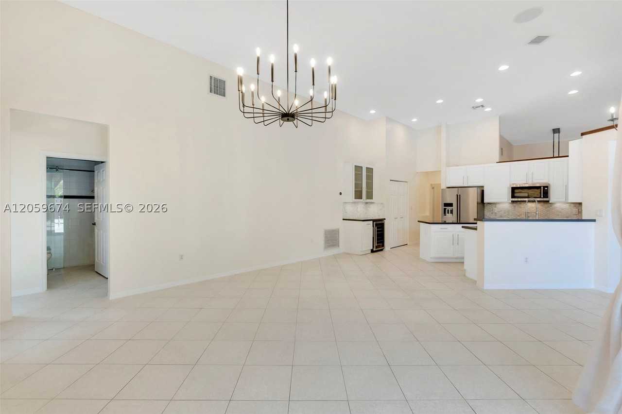13746 Nw 21st St - Photo 7 of 34