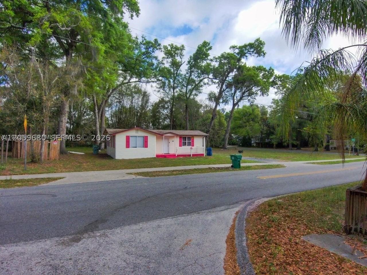 1135 E Voorhis Ave #M