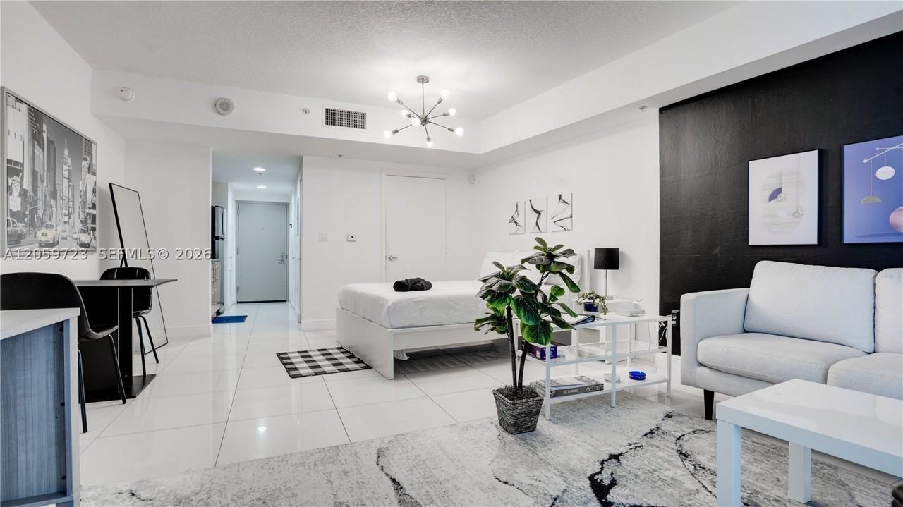 1750 N Bayshore Dr #2507 - Photo 2 of 15