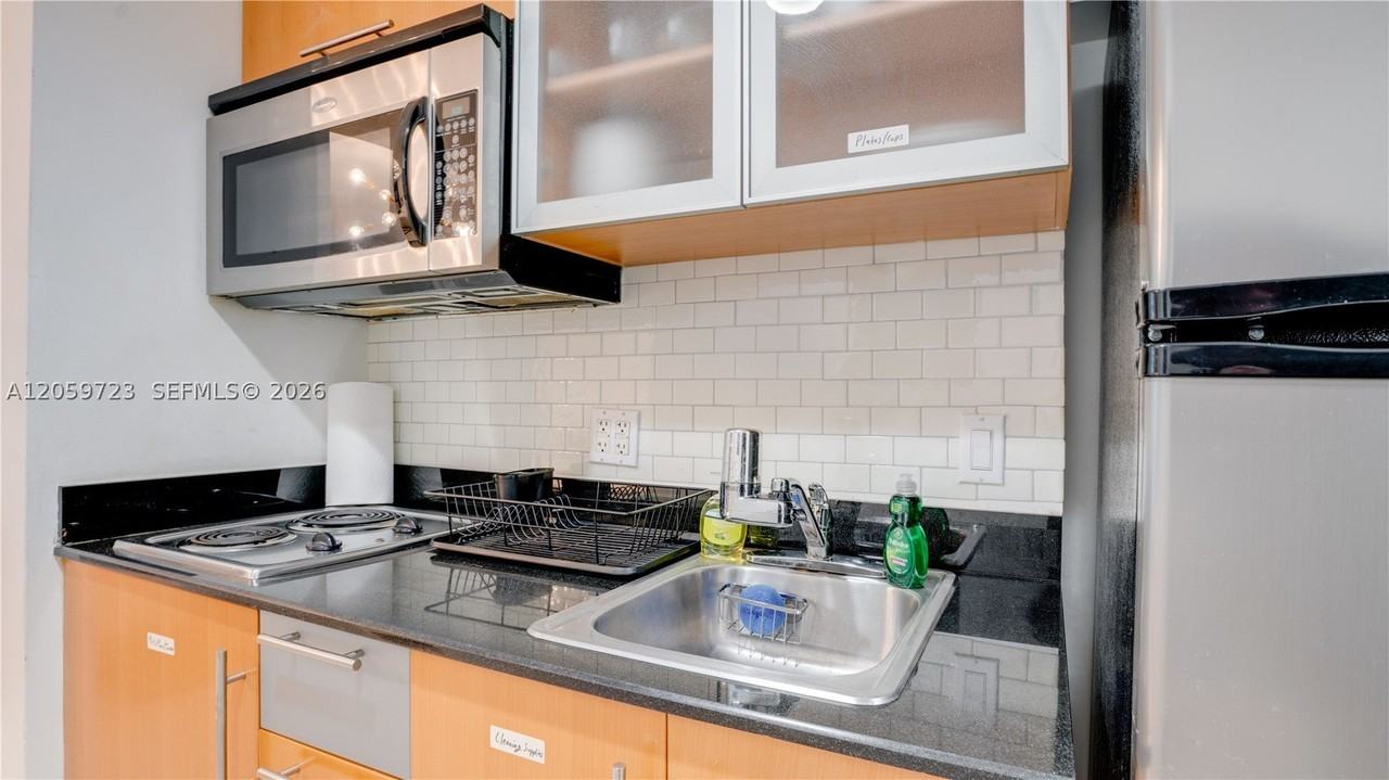 1750 N Bayshore Dr #2507 - Photo 4 of 15