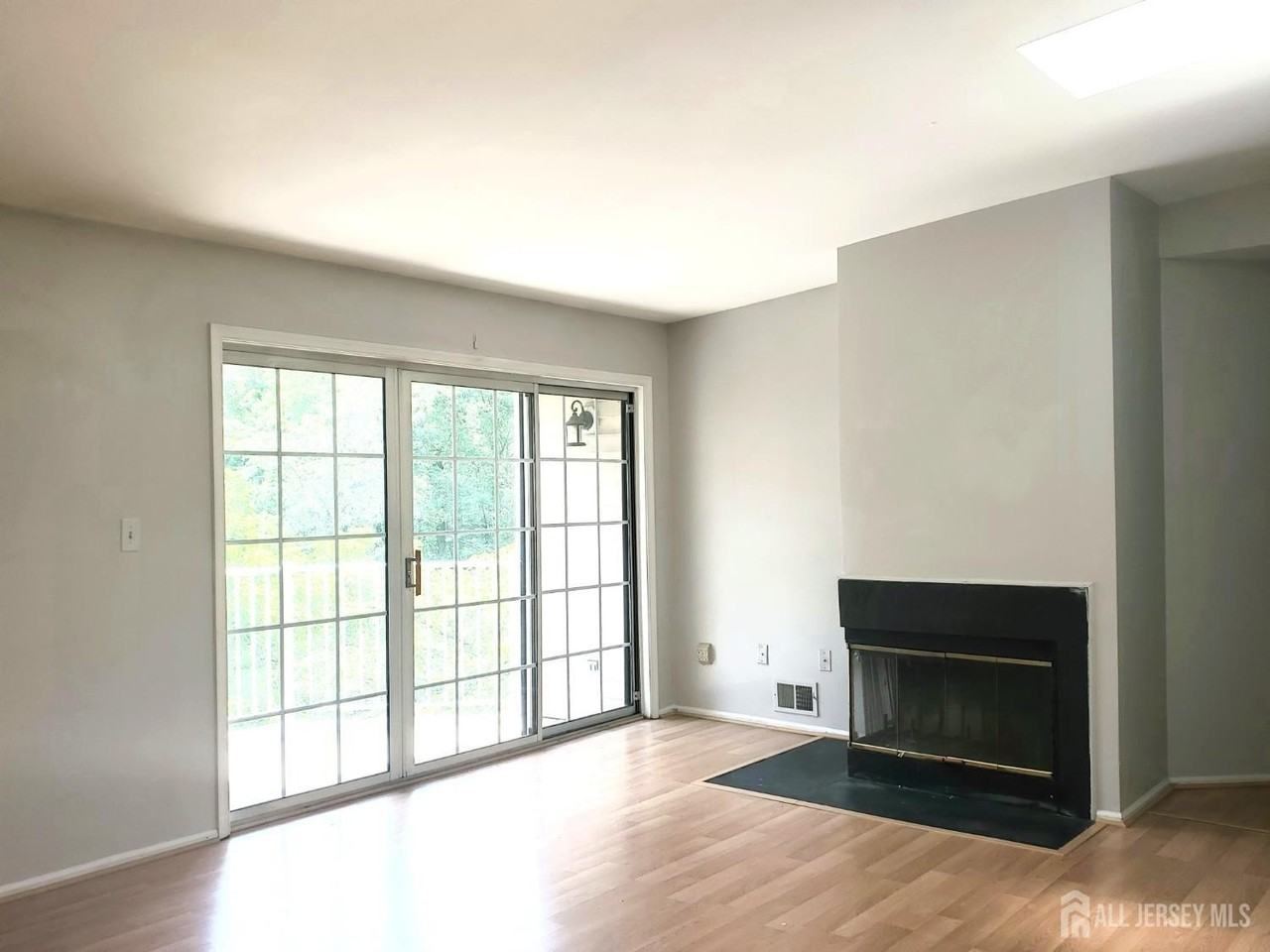 133 Rachel Ct - Photo 3 of 14