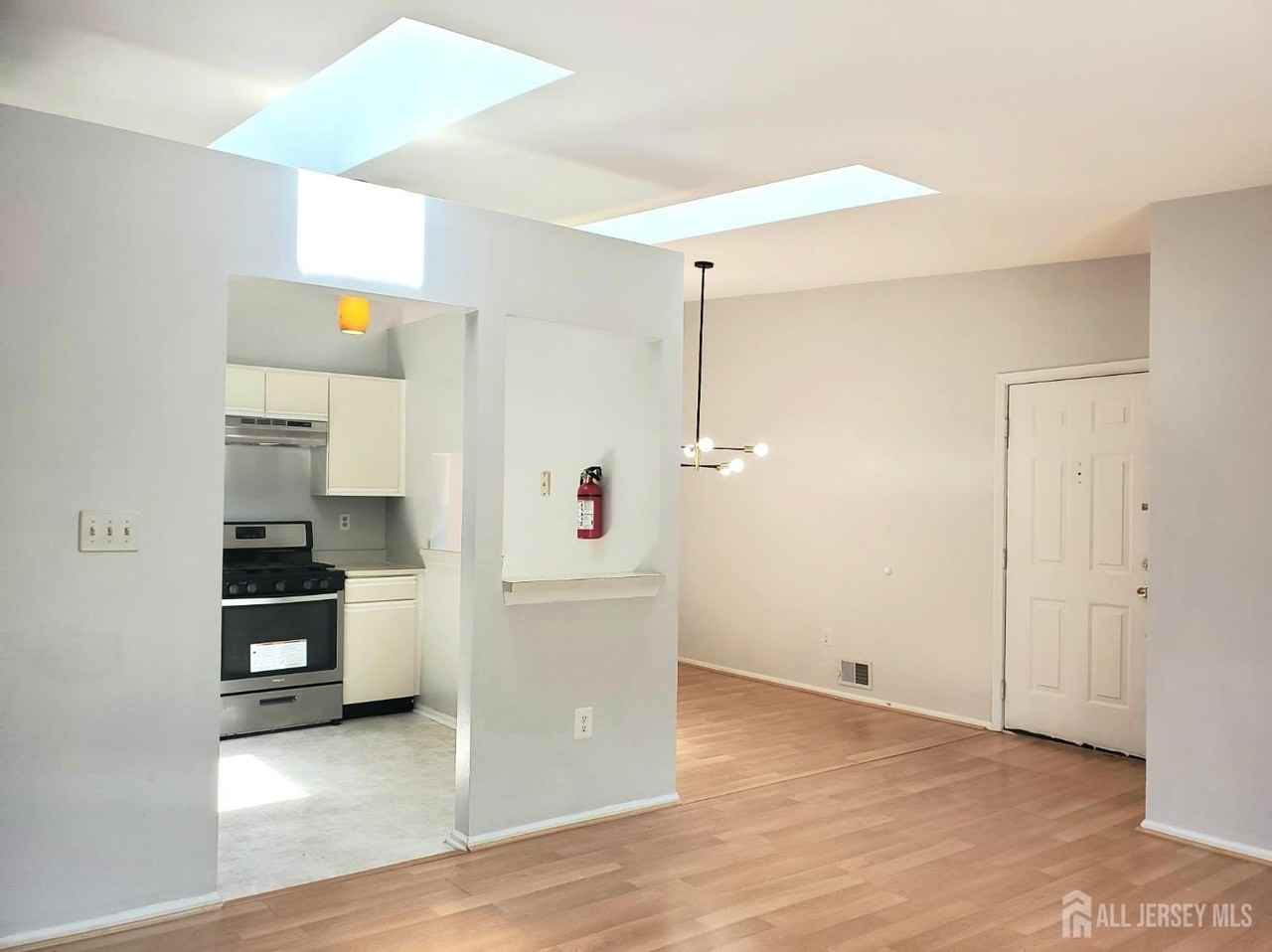 133 Rachel Ct - Photo 5 of 14
