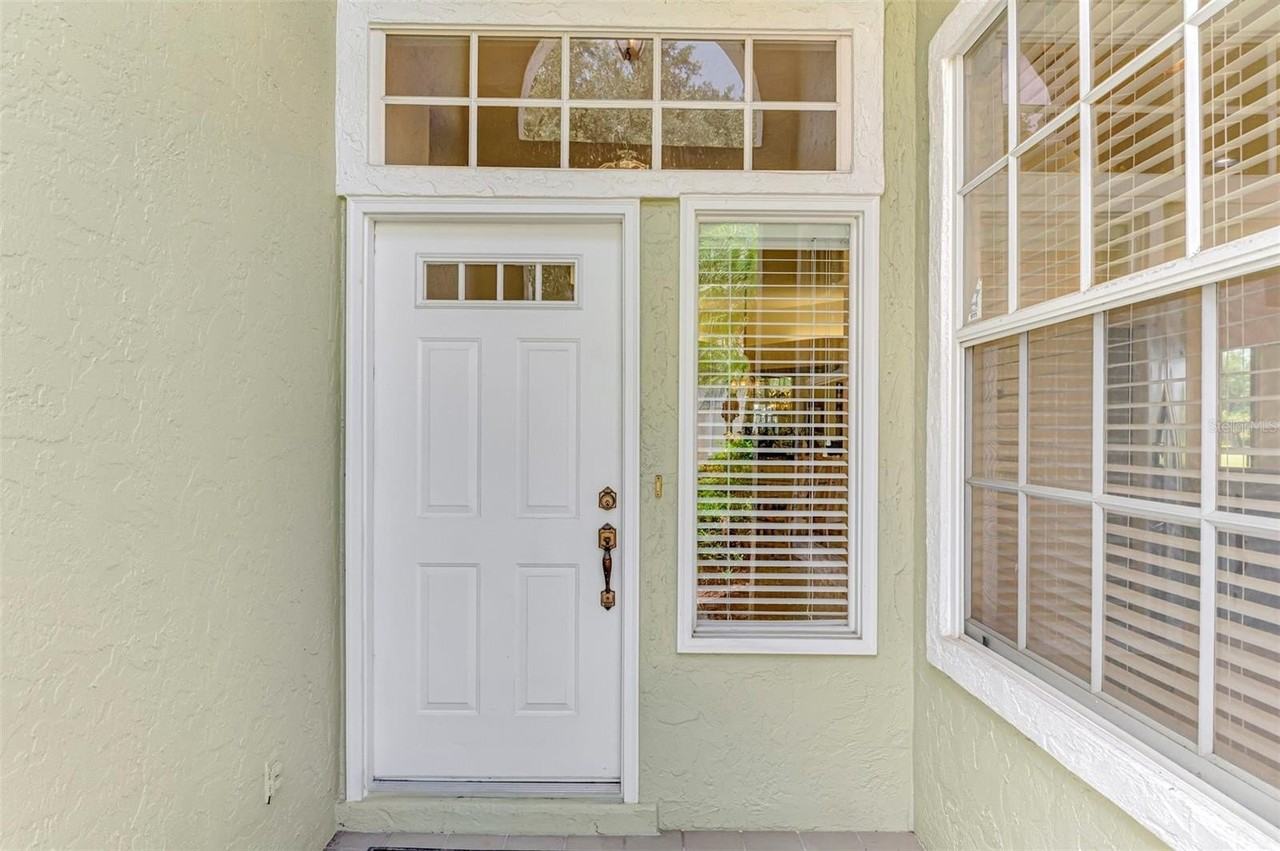 549 Fallbrook Dr - Photo 3 of 50