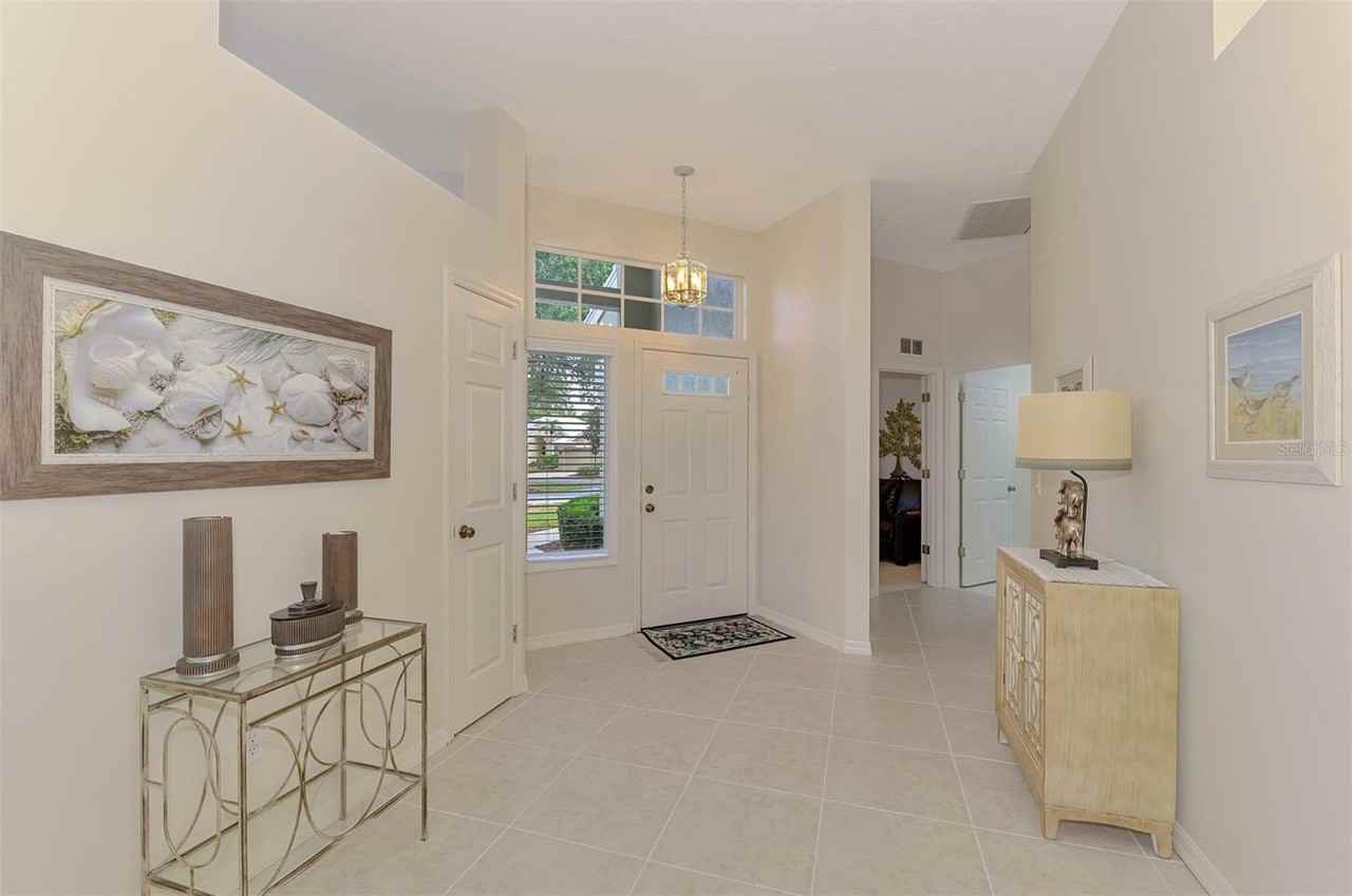 549 Fallbrook Dr - Photo 5 of 50