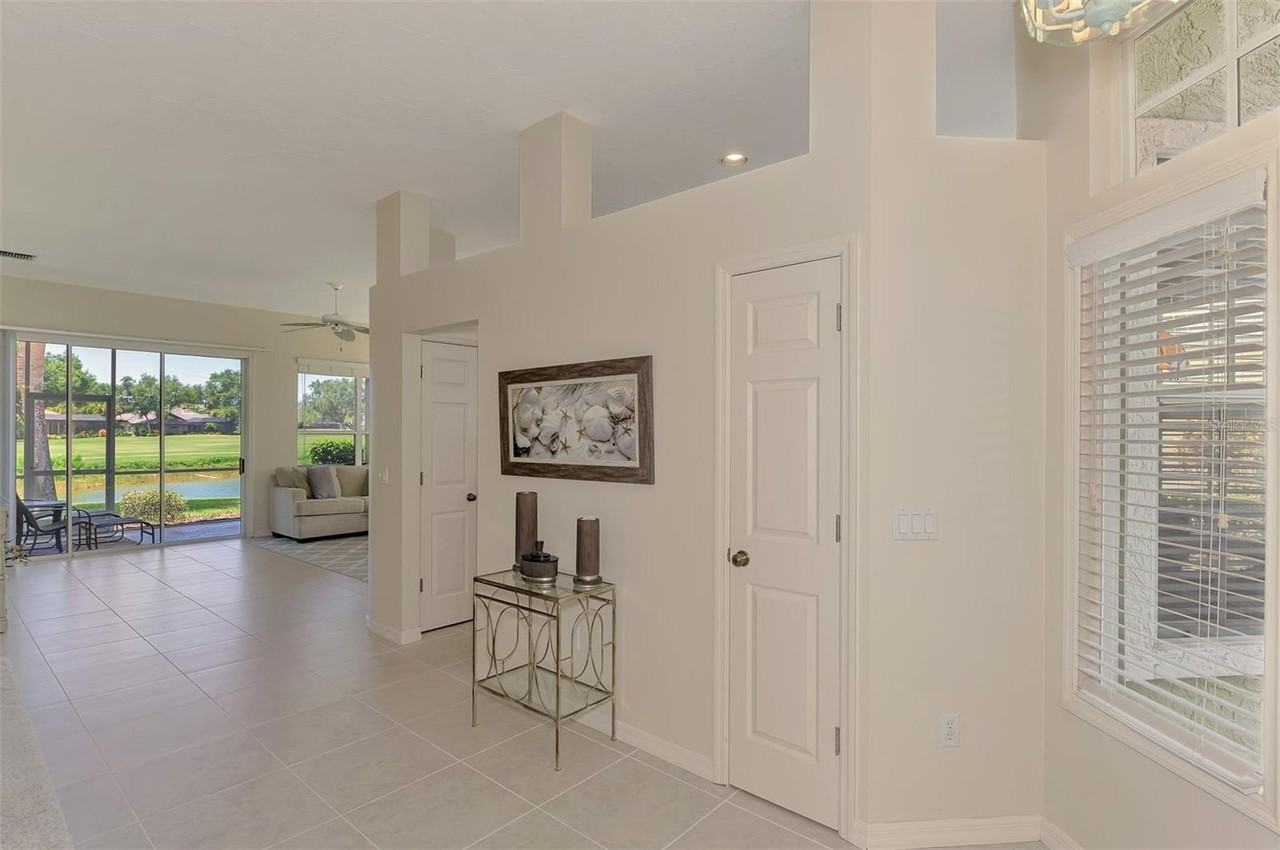 549 Fallbrook Dr - Photo 6 of 50