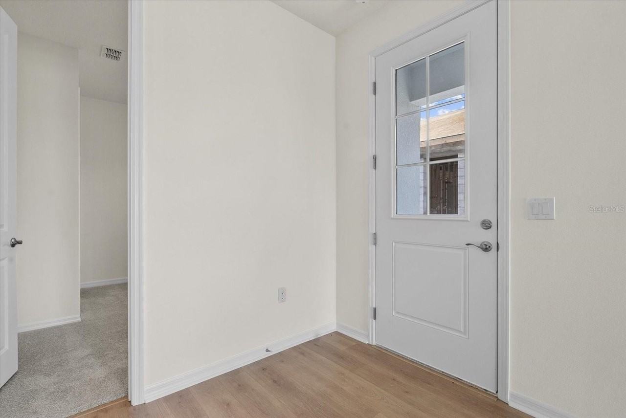 7562 Sea Oak Ct - Photo 5 of 31